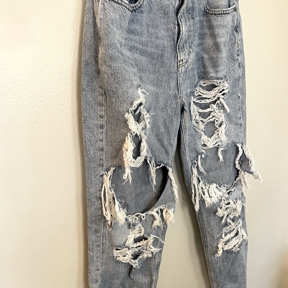 American Eagle Outfitters | Mom Jean | Destroyed Distressed | Size 8 - Picture 2 of 14